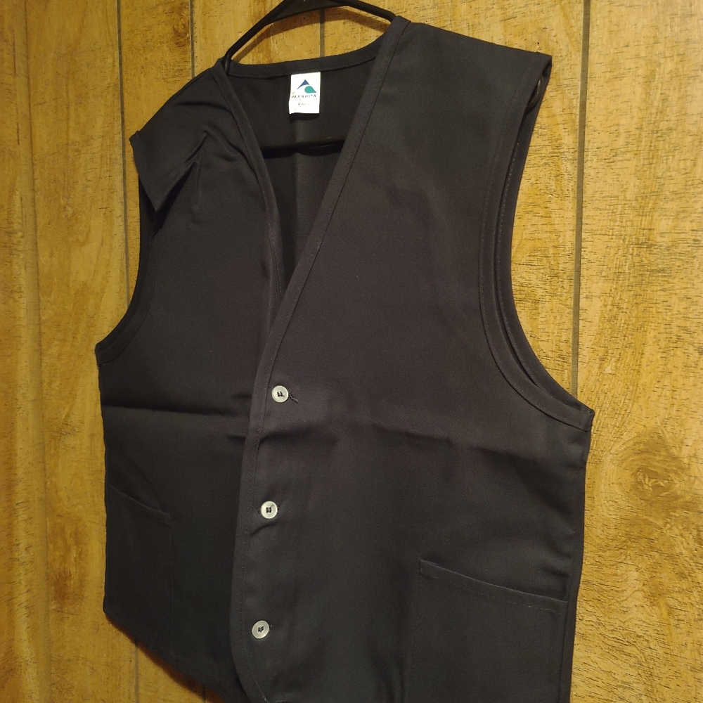 BRAND NEW!!! AUGUSTA SPORTSWEAR VEST. SIZE ADULTS LARGE.